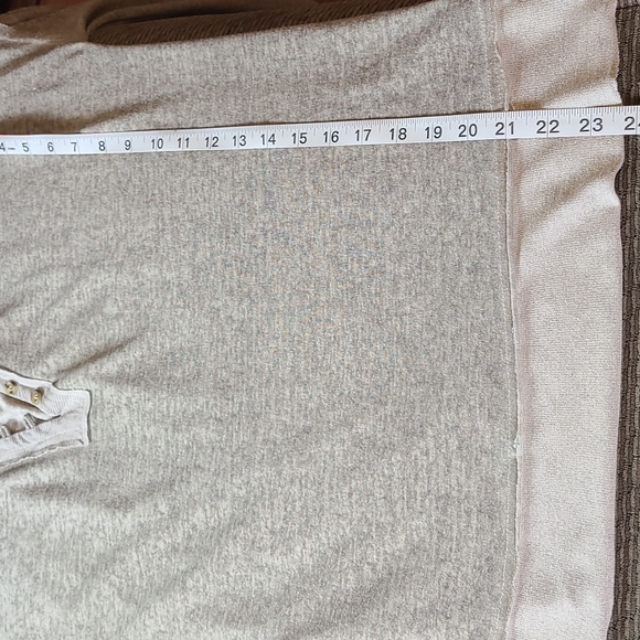 Gimmicks by BKE Blouse - Picture 12 of 16